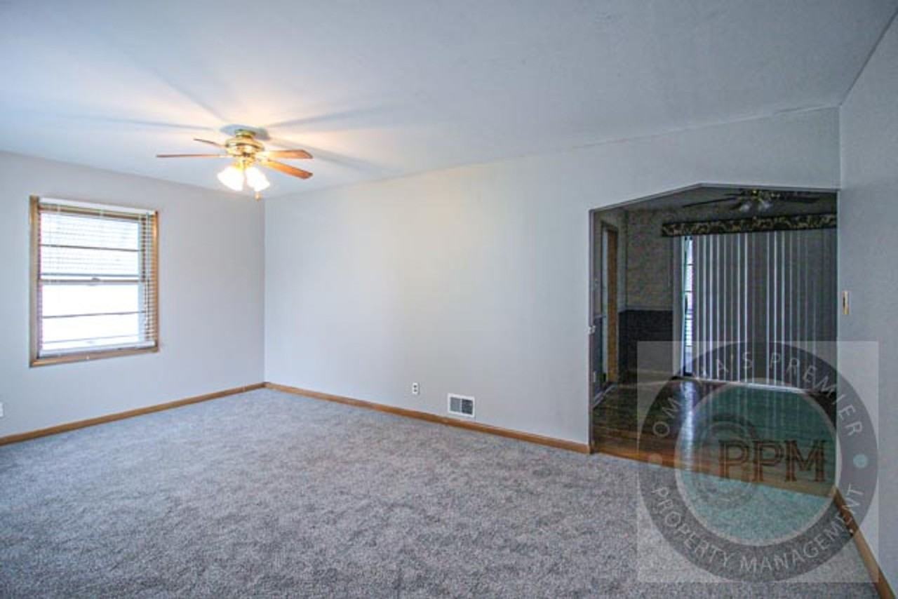 4114 N 54th St - Photo 3 of 19