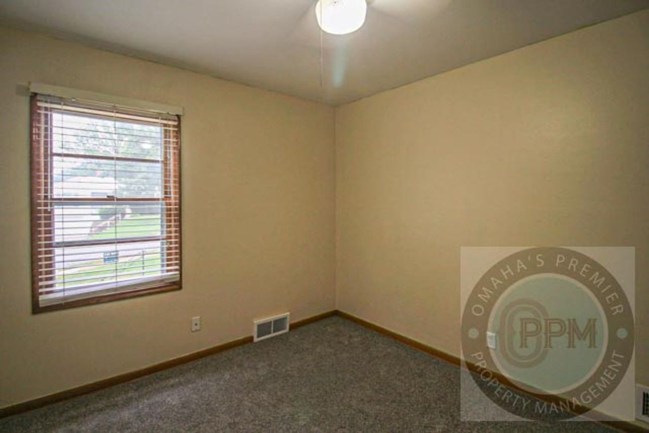 4114 N 54th St - Photo 7 of 19