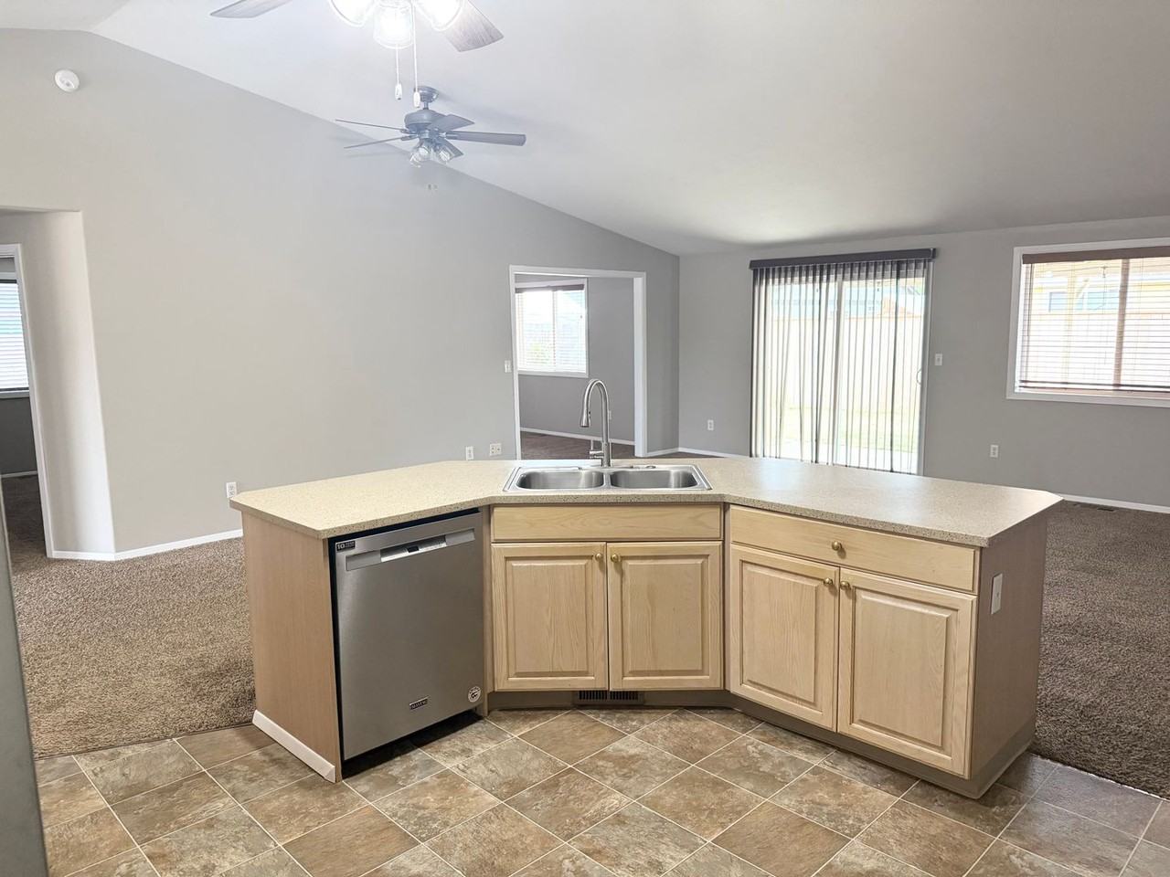 1604 Nw 5th Ave - Photo 4 of 19