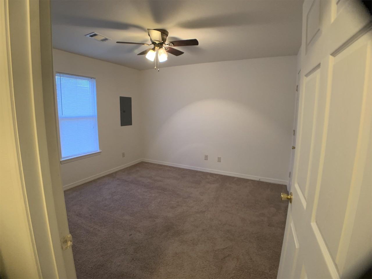 Chateau Apartments - Photo 4 of 50