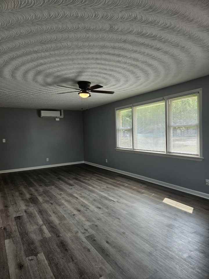 1608 Hawthorne Drive - Photo 3 of 21