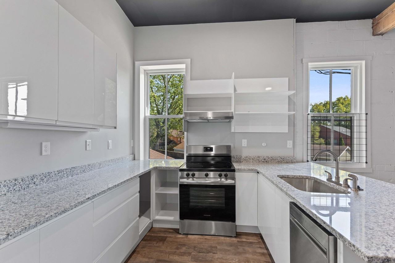 322 South Patterson Boulevard - Photo 5 of 50