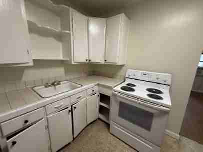 1515 9th Ave W - Photo 2 of 8