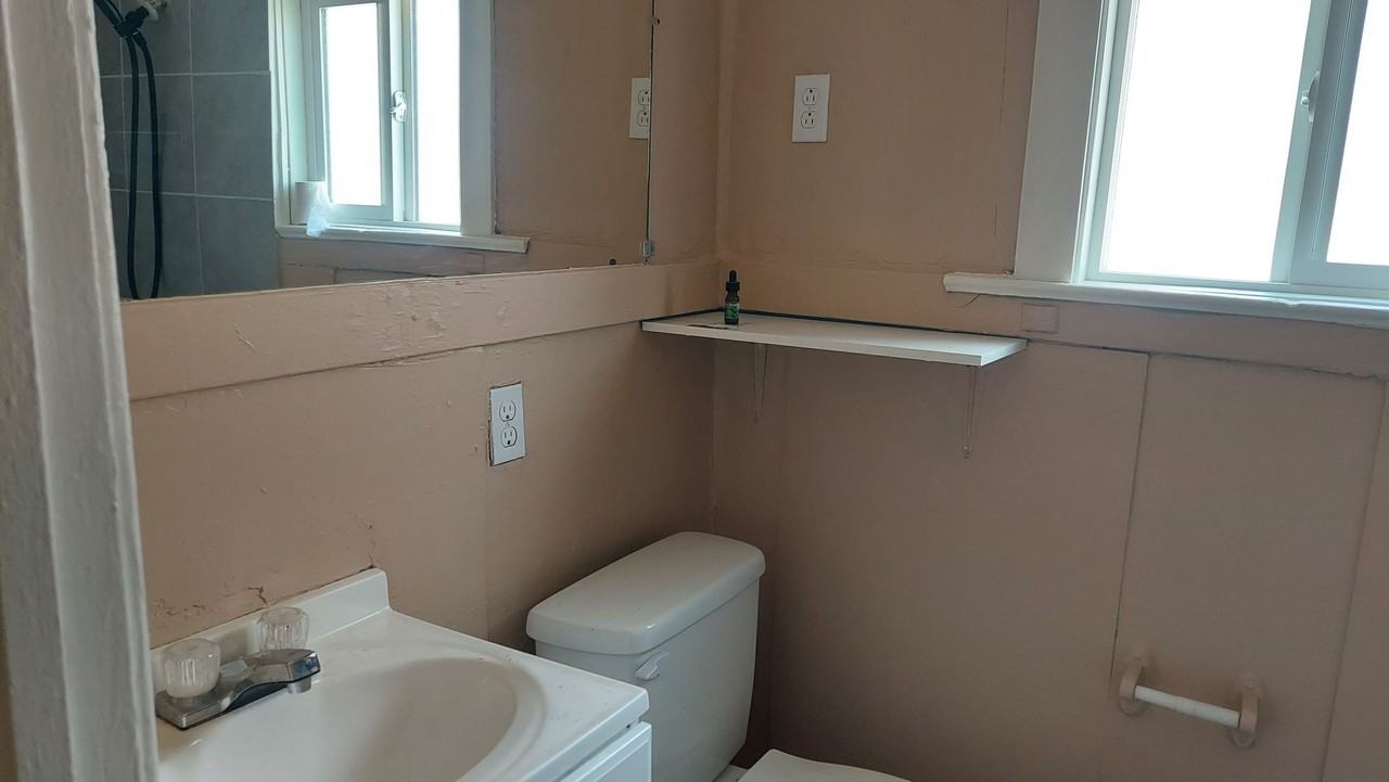 9642 S 27th Ave #5 - Photo 6 of 7