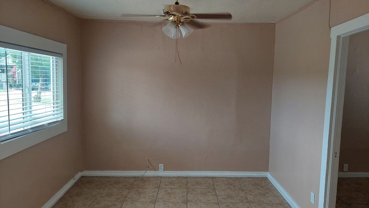 9642 S 27th Ave #5 - Photo 3 of 7
