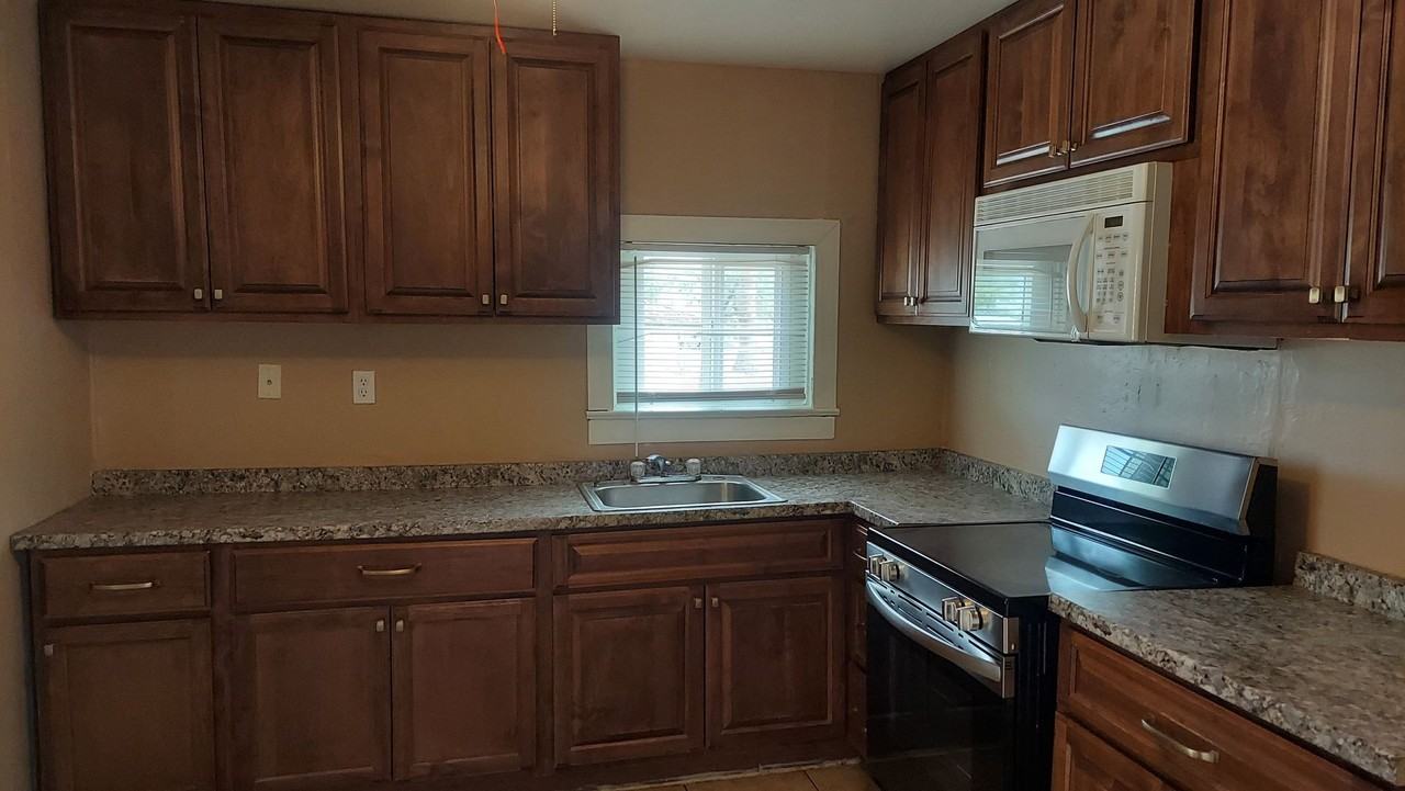 9642 S 27th Ave #5 - Photo 5 of 7