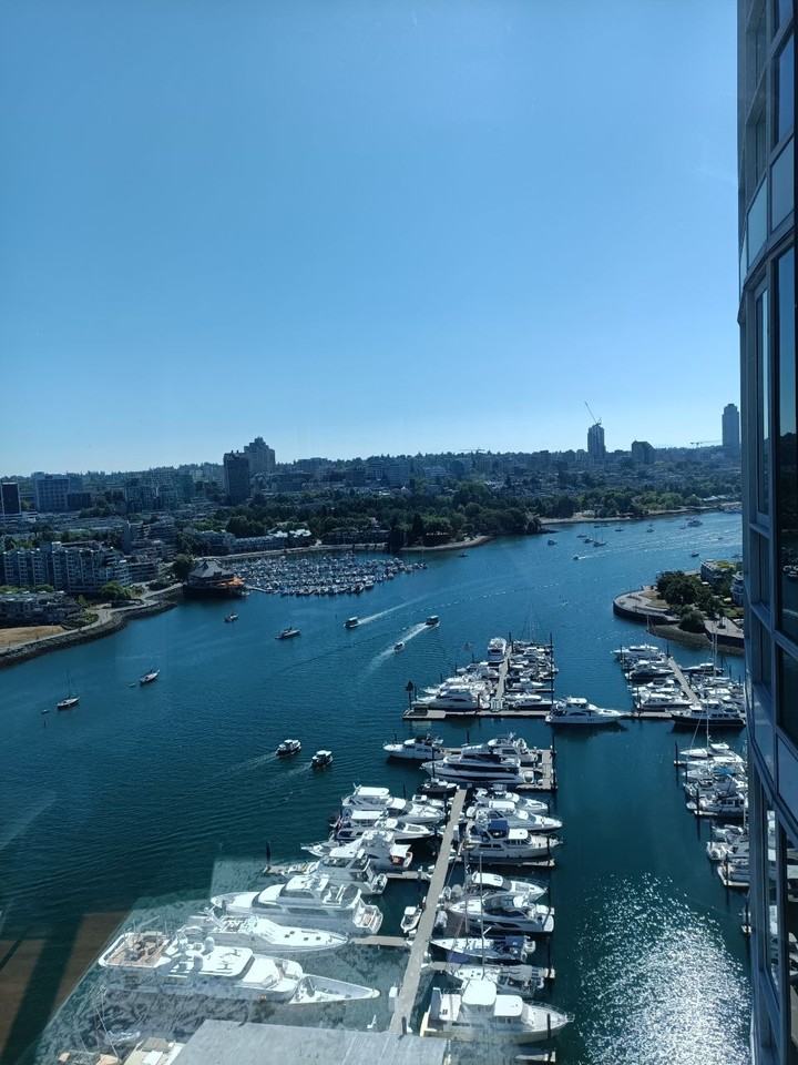 1033 Marinaside Crescent - Photo 8