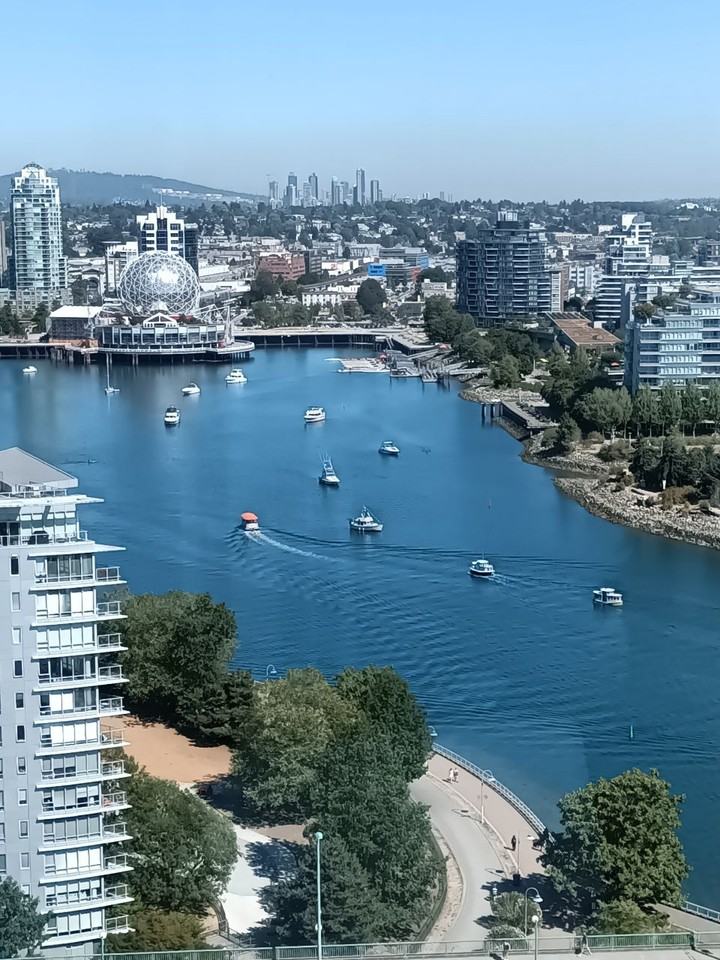 1033 Marinaside Crescent - Photo 9
