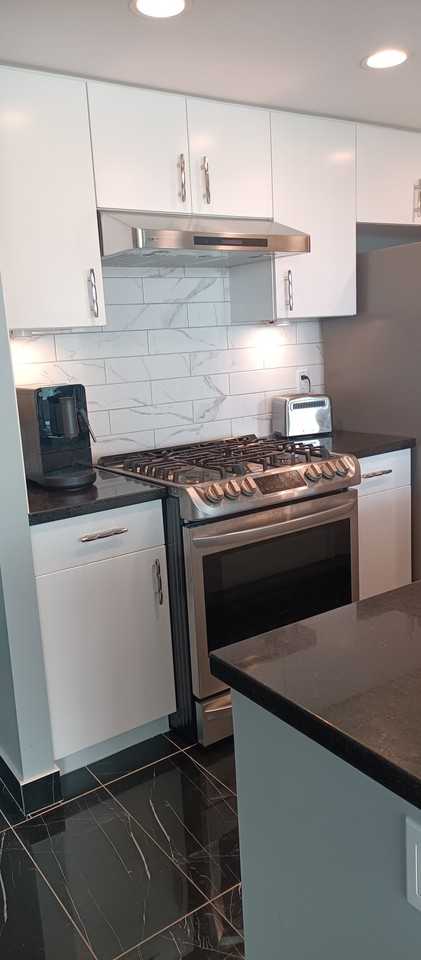 1033 Marinaside Crescent - Photo 3 of 17