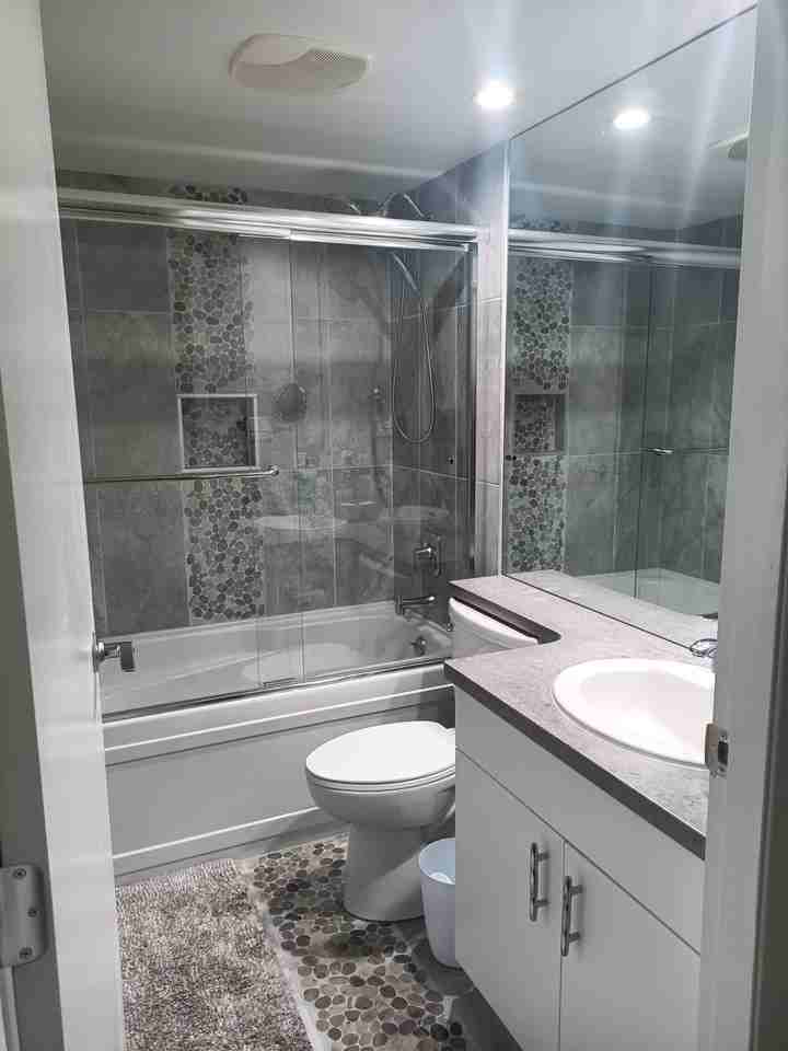 1033 Marinaside Crescent - Photo 6