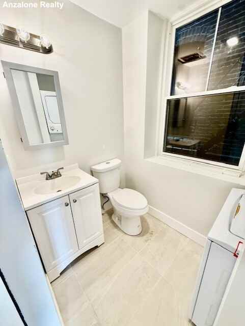 204 Hanover St #2F - Photo 5 of 14