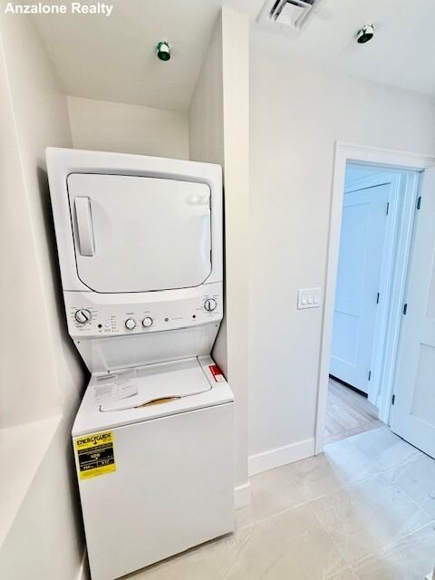 204 Hanover St #2F - Photo 6 of 14