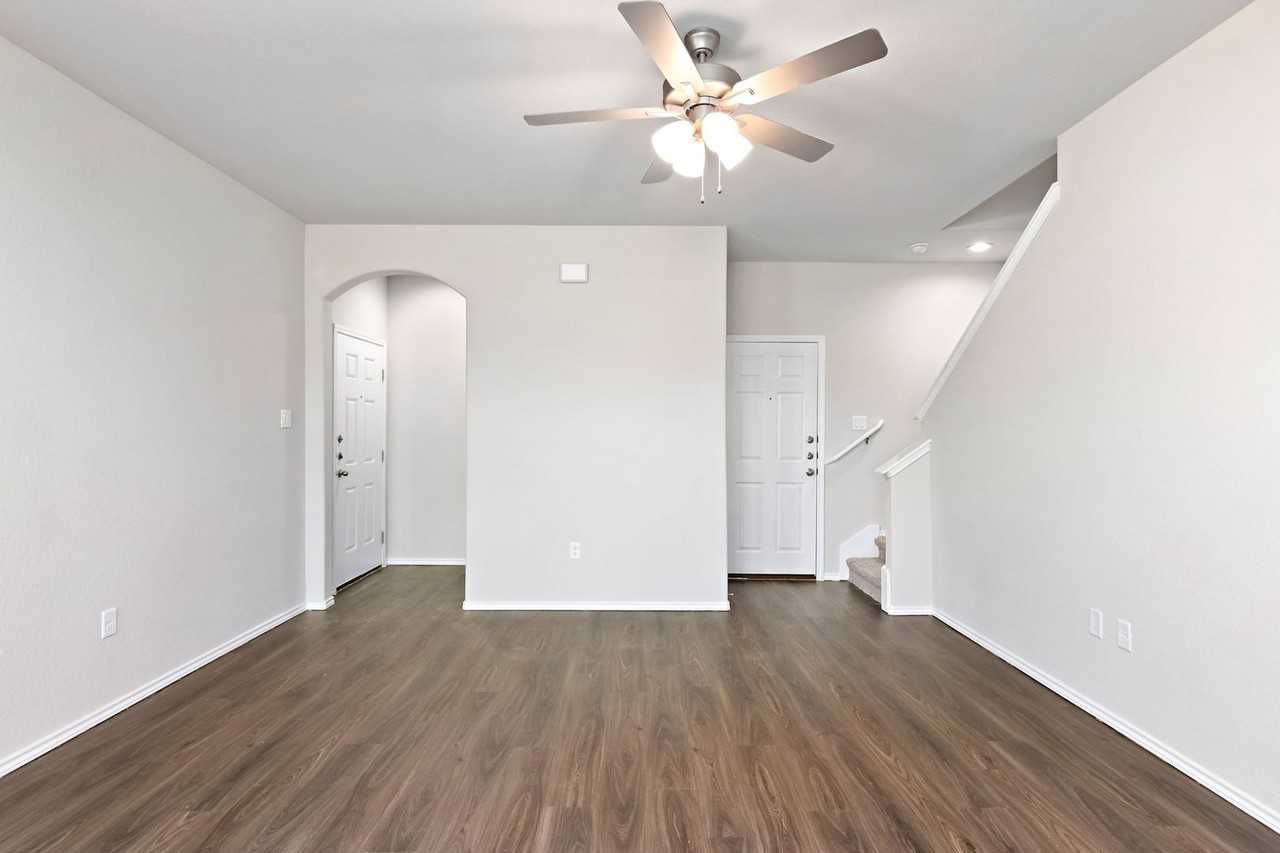 9204 Groff Landing - Photo 5 of 19