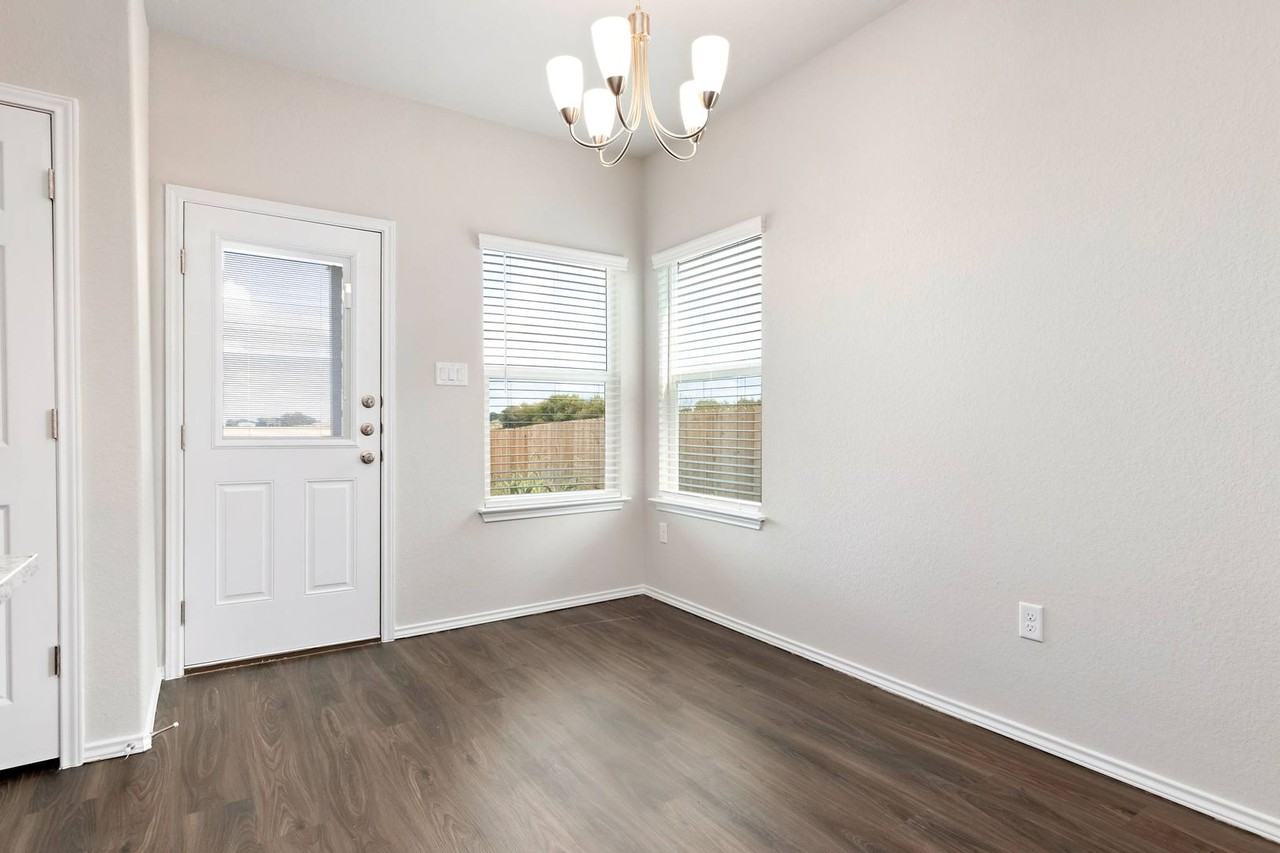 9204 Groff Landing - Photo 7 of 19