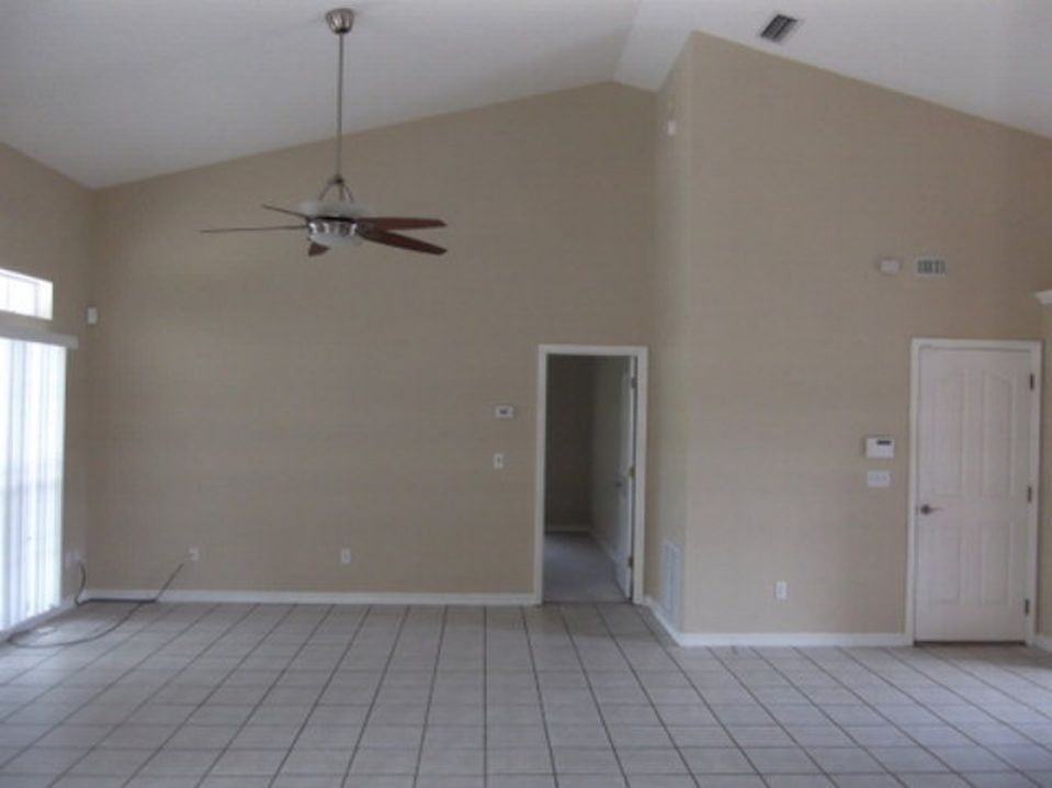 162 Barrington Dr - Photo 2 of 13