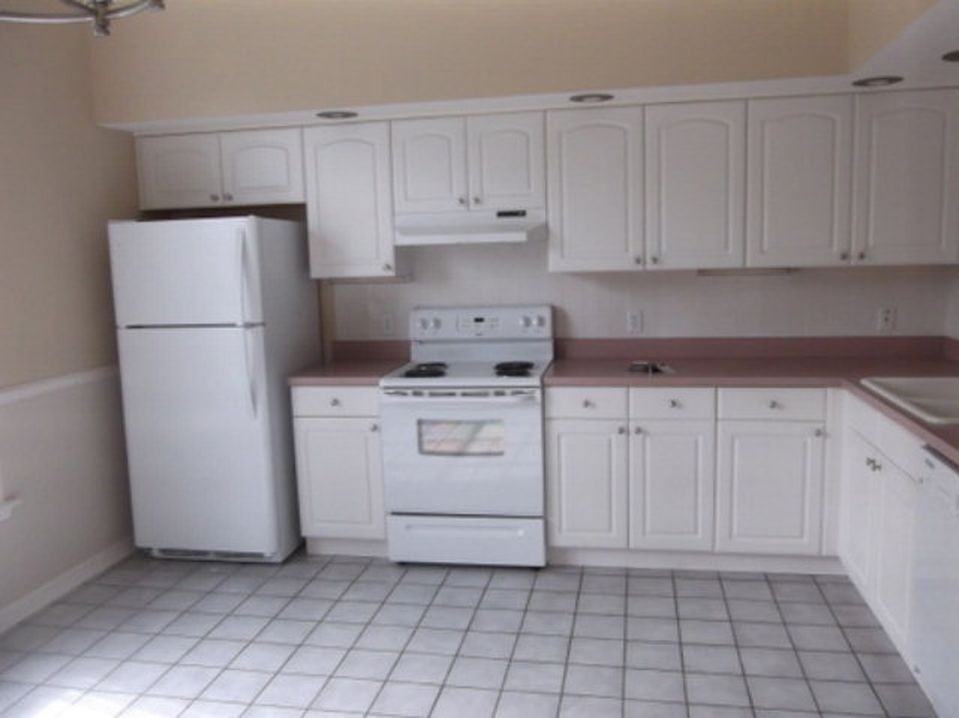 162 Barrington Dr - Photo 5 of 13