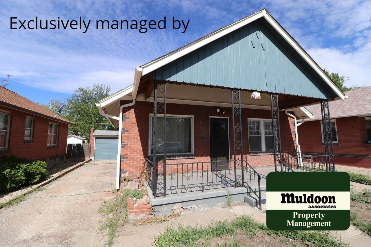 1231 Berkley Ave - Photo 2 of 8