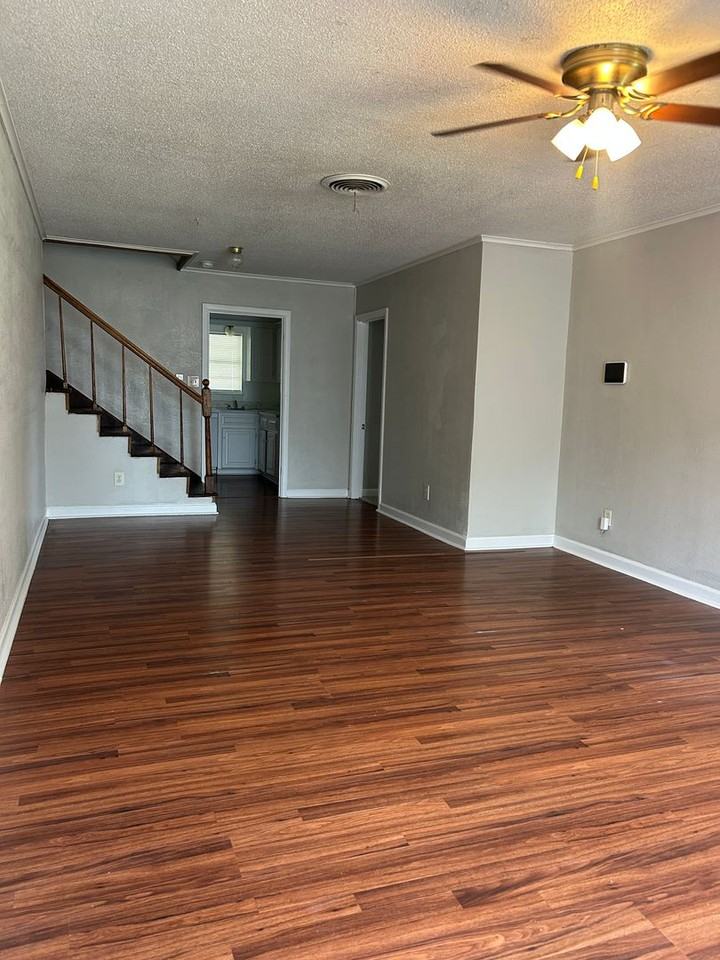 925 S Lamar St - Photo 2 of 22