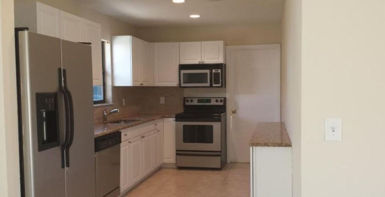 910 Sw Whittier Ter - Photo 2 of 7