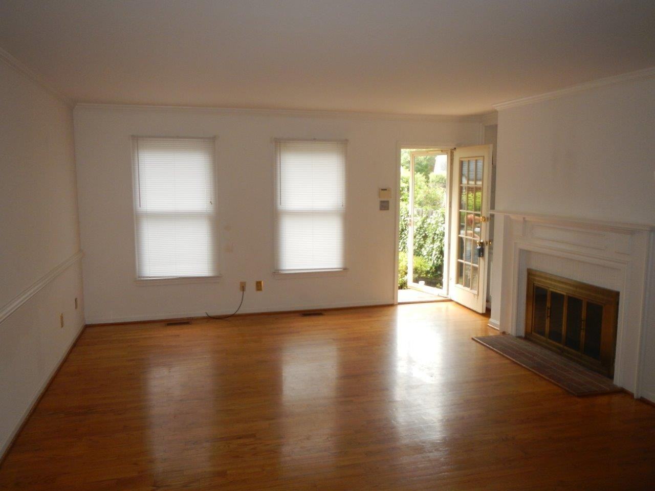 325 Shirley Ave - Photo 2 of 16