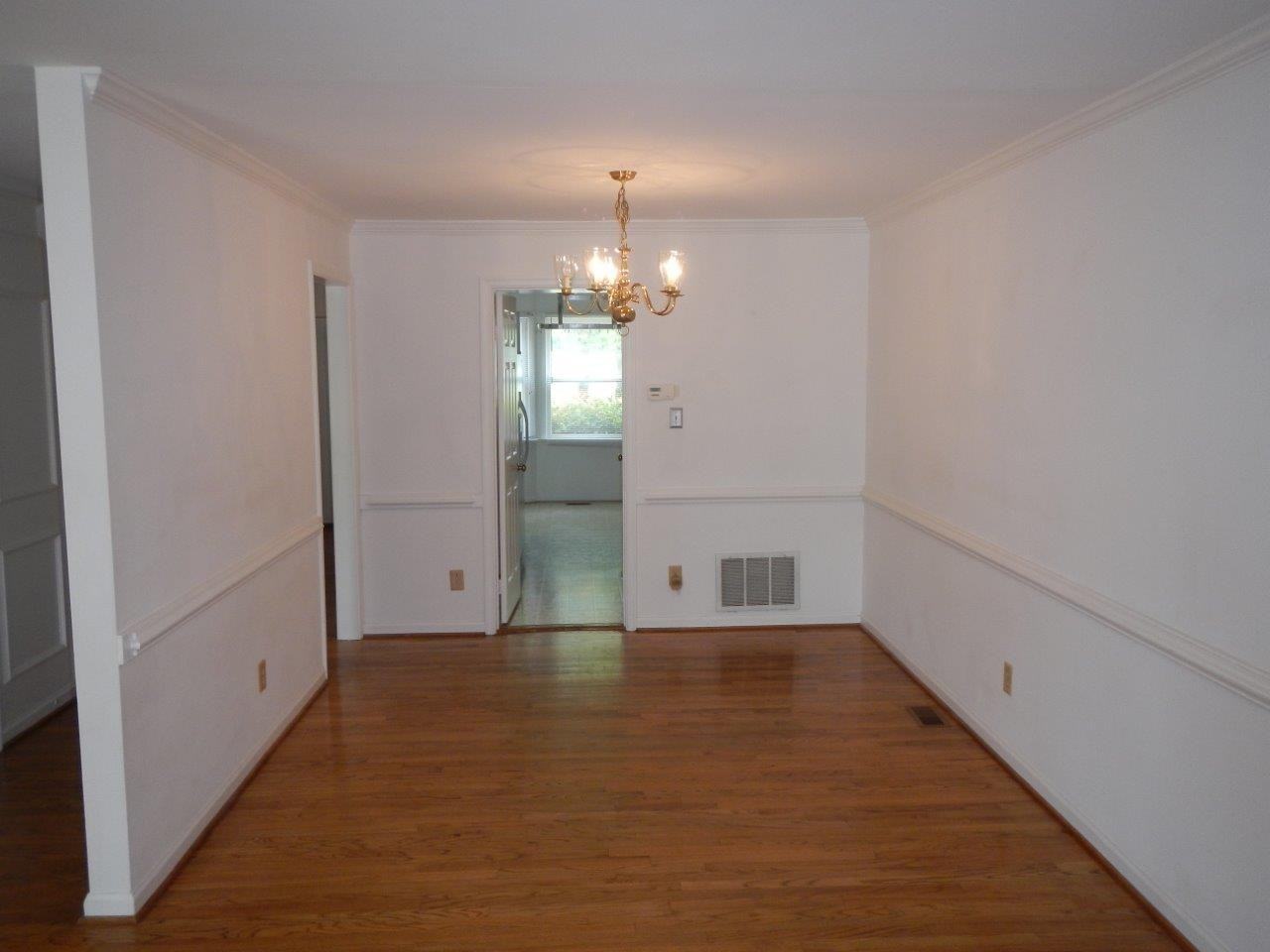 325 Shirley Ave - Photo 3 of 16