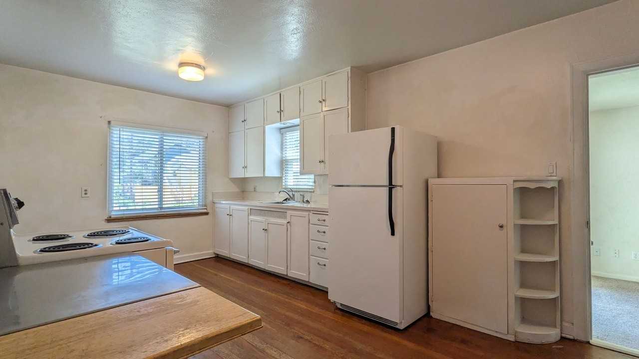 1311 N El Paso St - Photo 3 of 14