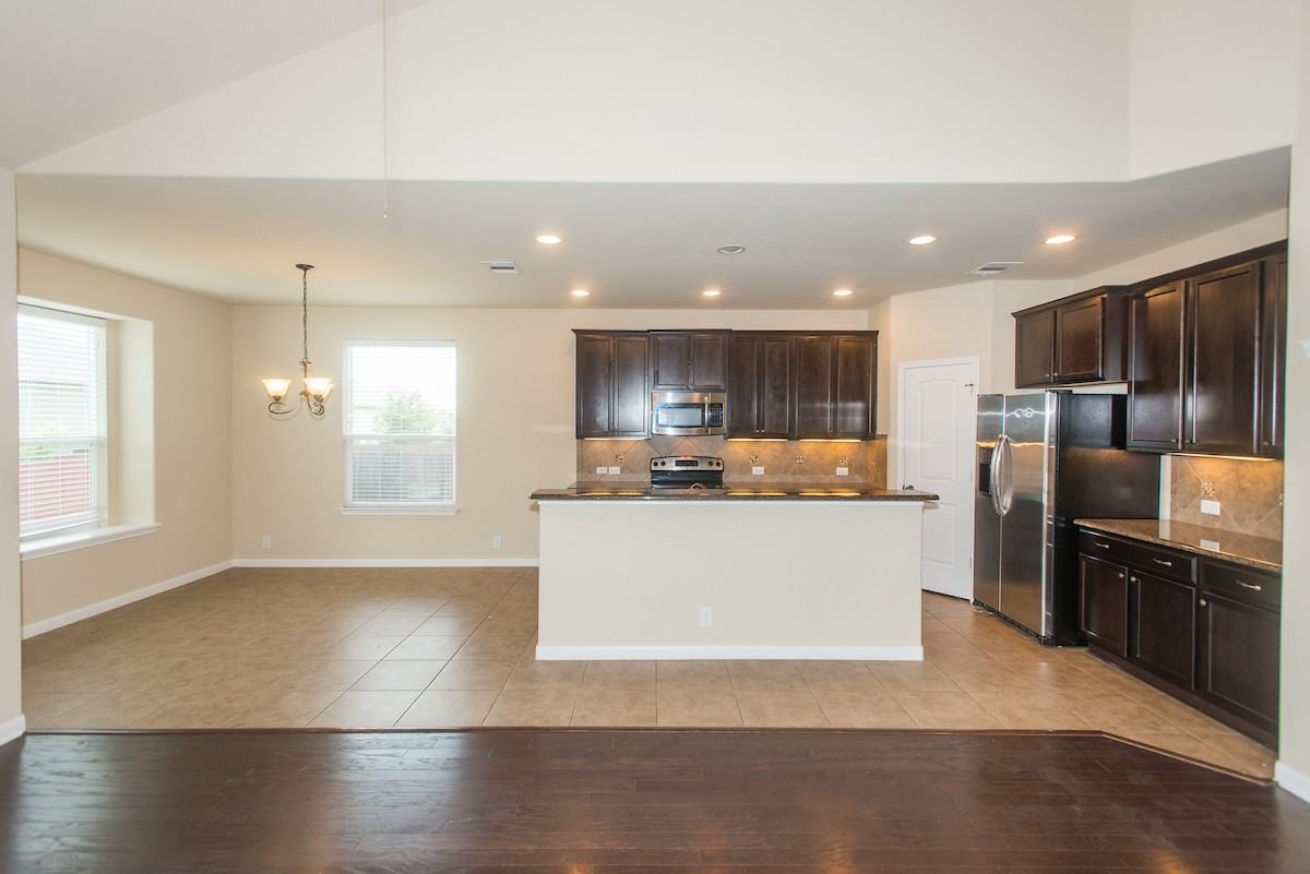 1902 Laminar Creek Rd - Photo 7 of 32