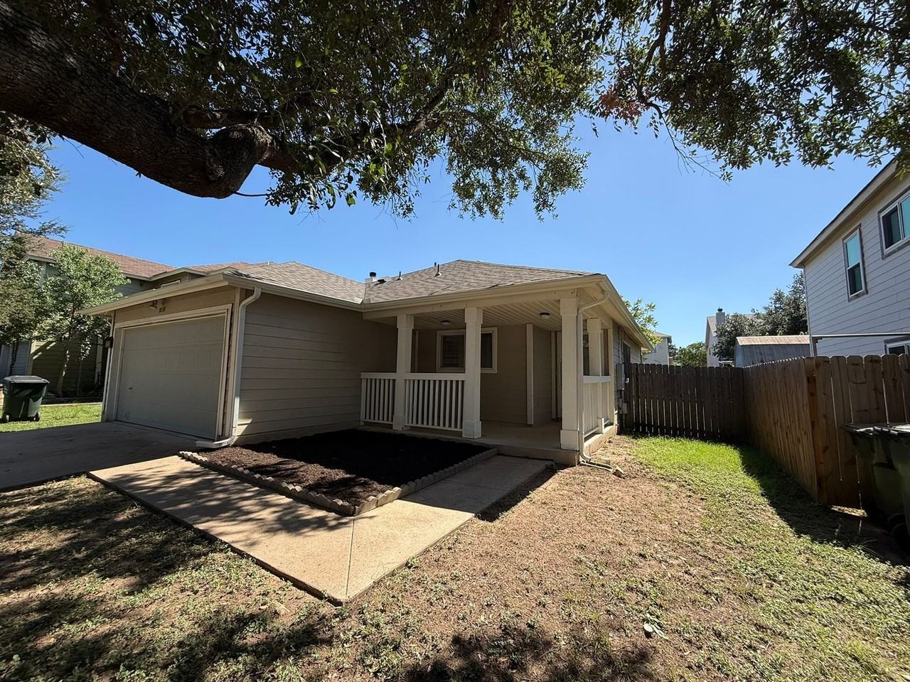 1030 London Ln - Photo 3 of 23