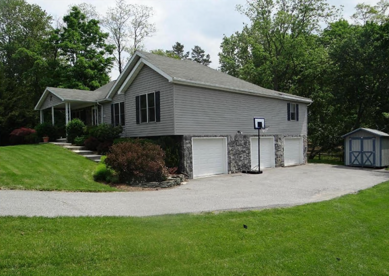 1032 Upland Dr - Photo 2 of 19