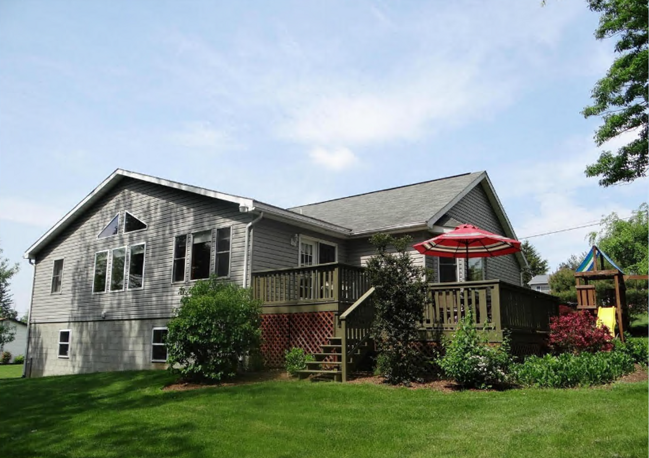 1032 Upland Dr - Photo 3 of 19