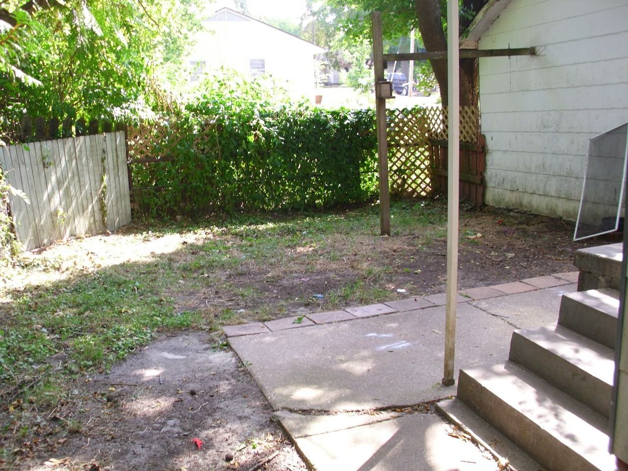 214 E Walker St - Photo 2 of 30