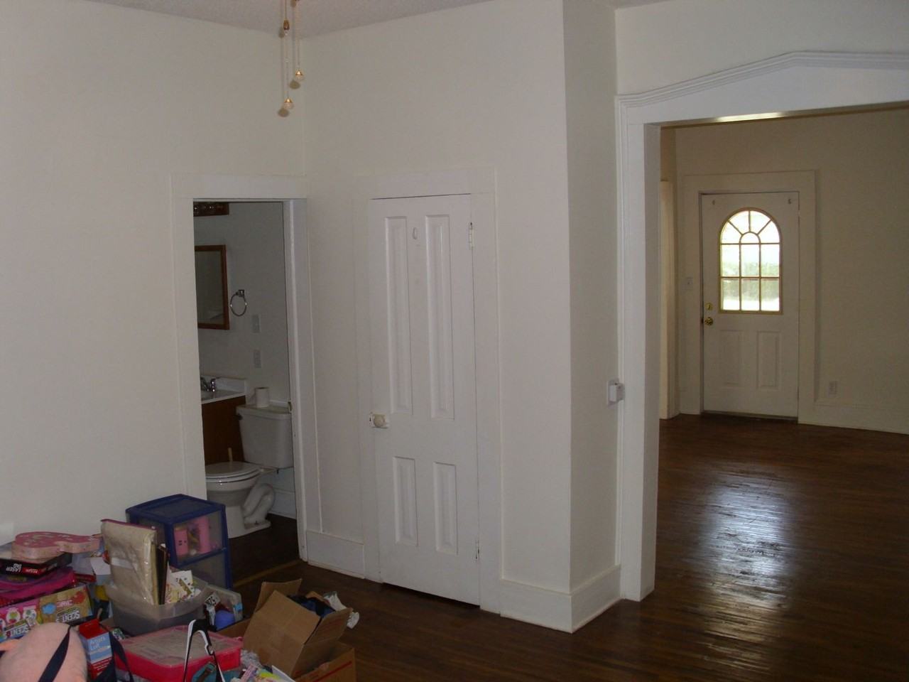 214 E Walker St - Photo 3 of 30