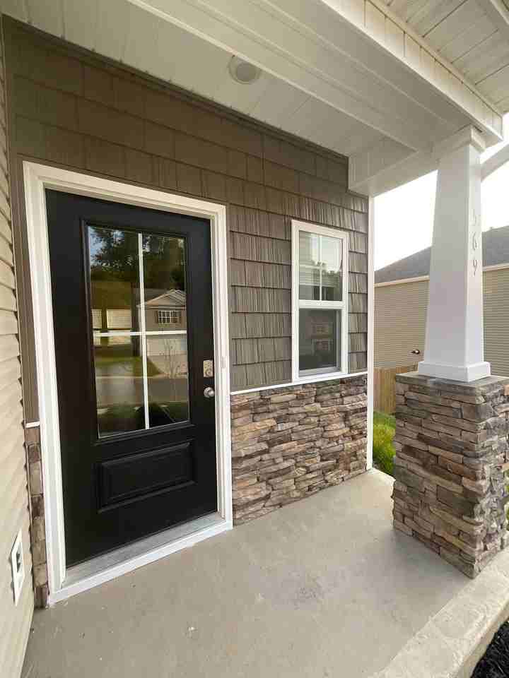 569 Cliff St - Photo 2 of 39