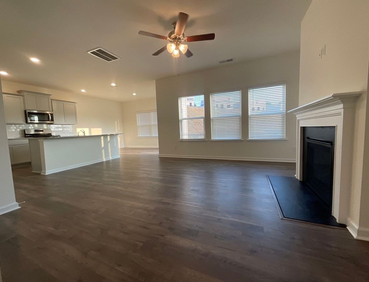 569 Cliff St - Photo 4 of 39