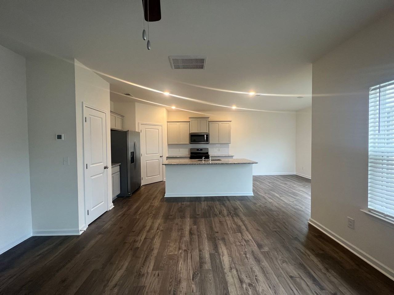 569 Cliff St - Photo 5 of 39