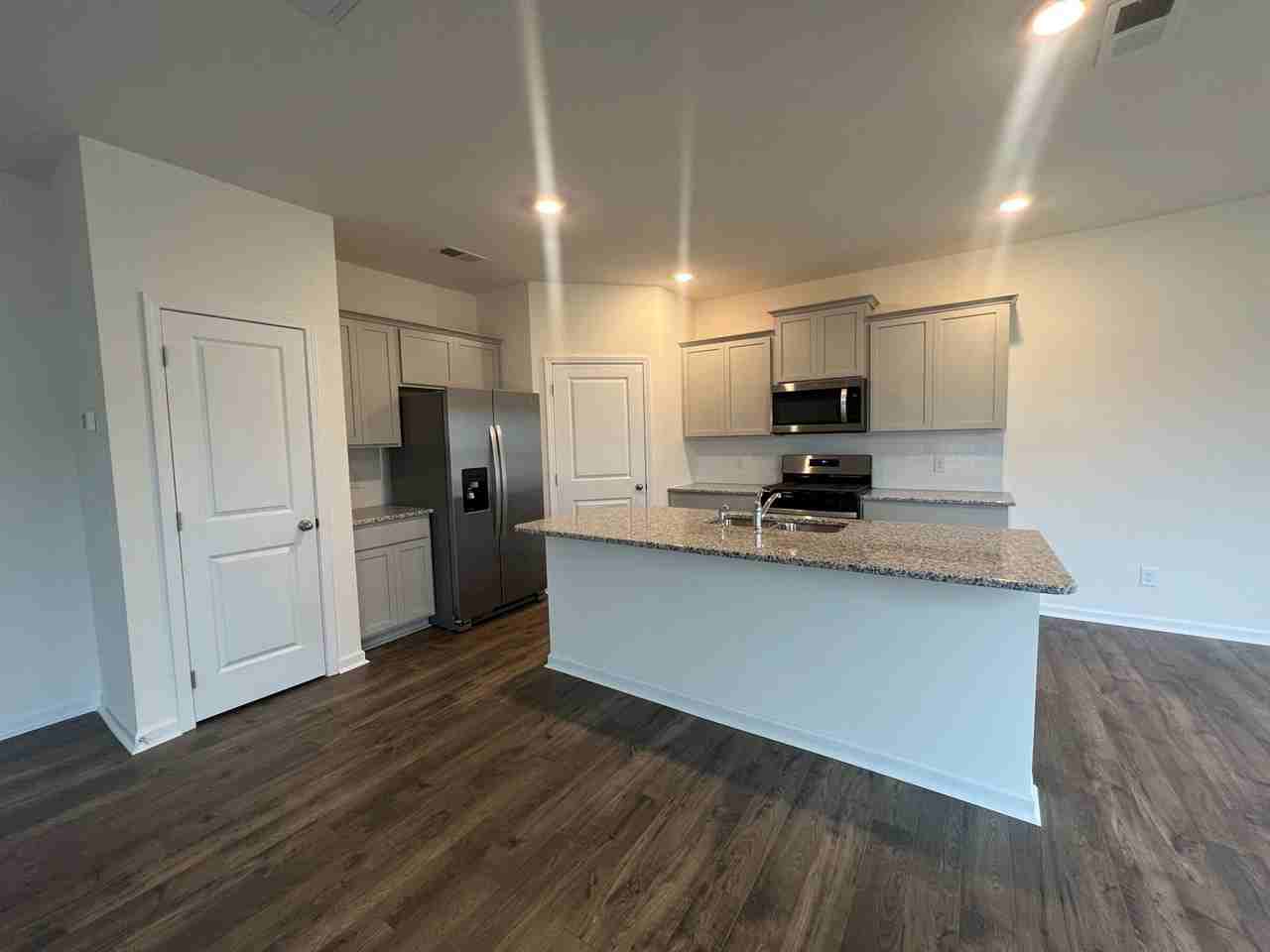 569 Cliff St - Photo 7 of 39