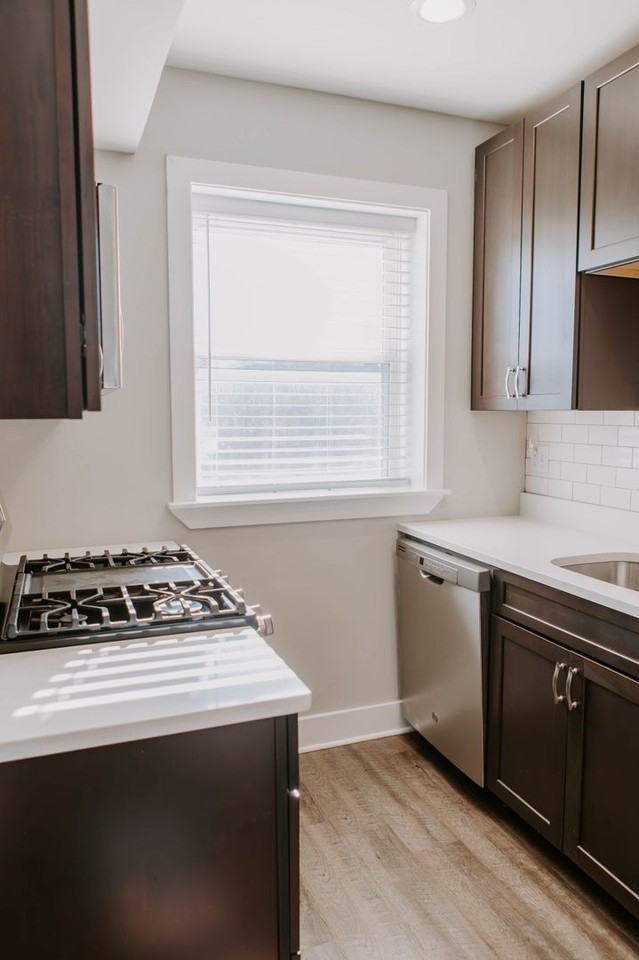 6401 Lindenwood Pl Apt 2e - Photo 7 of 21