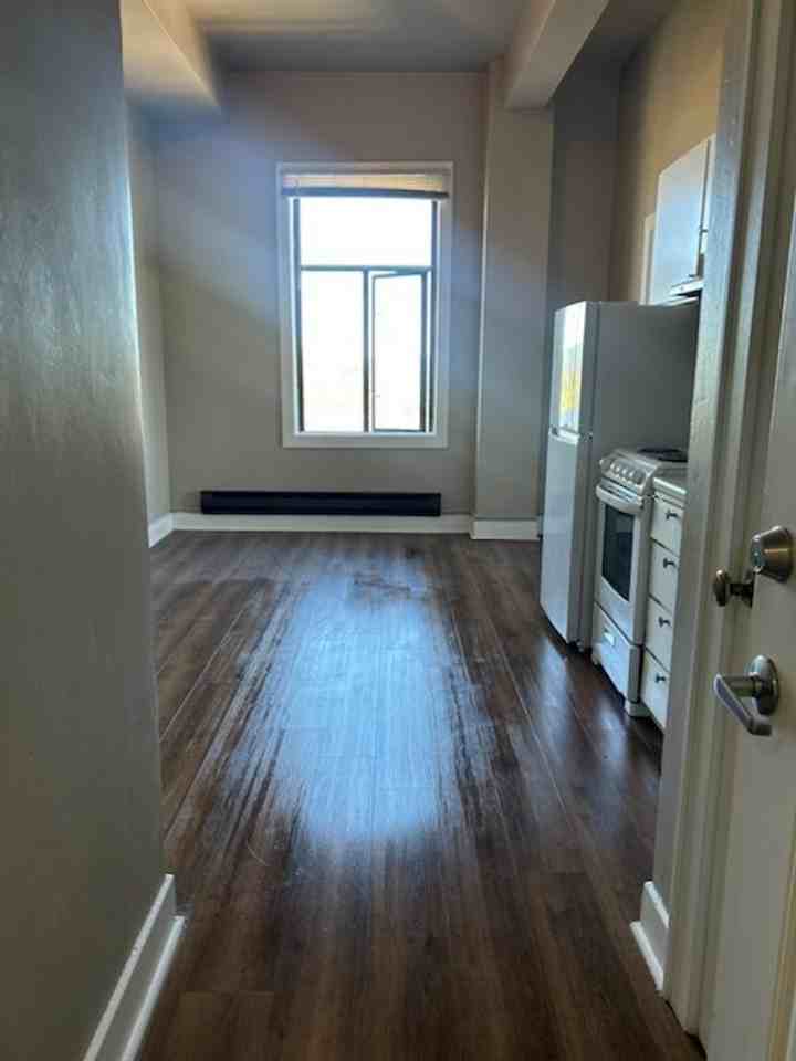 275 N Broadway - Photo 3 of 13