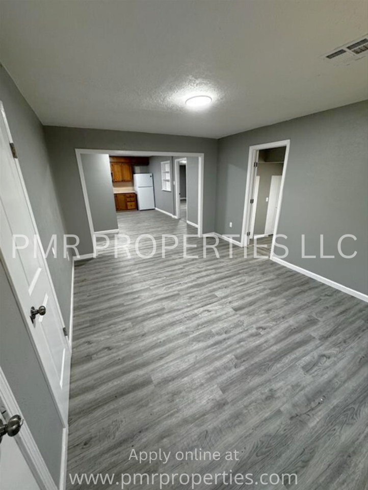 1804 Nw Kingsbury Ave - Photo 2 of 12