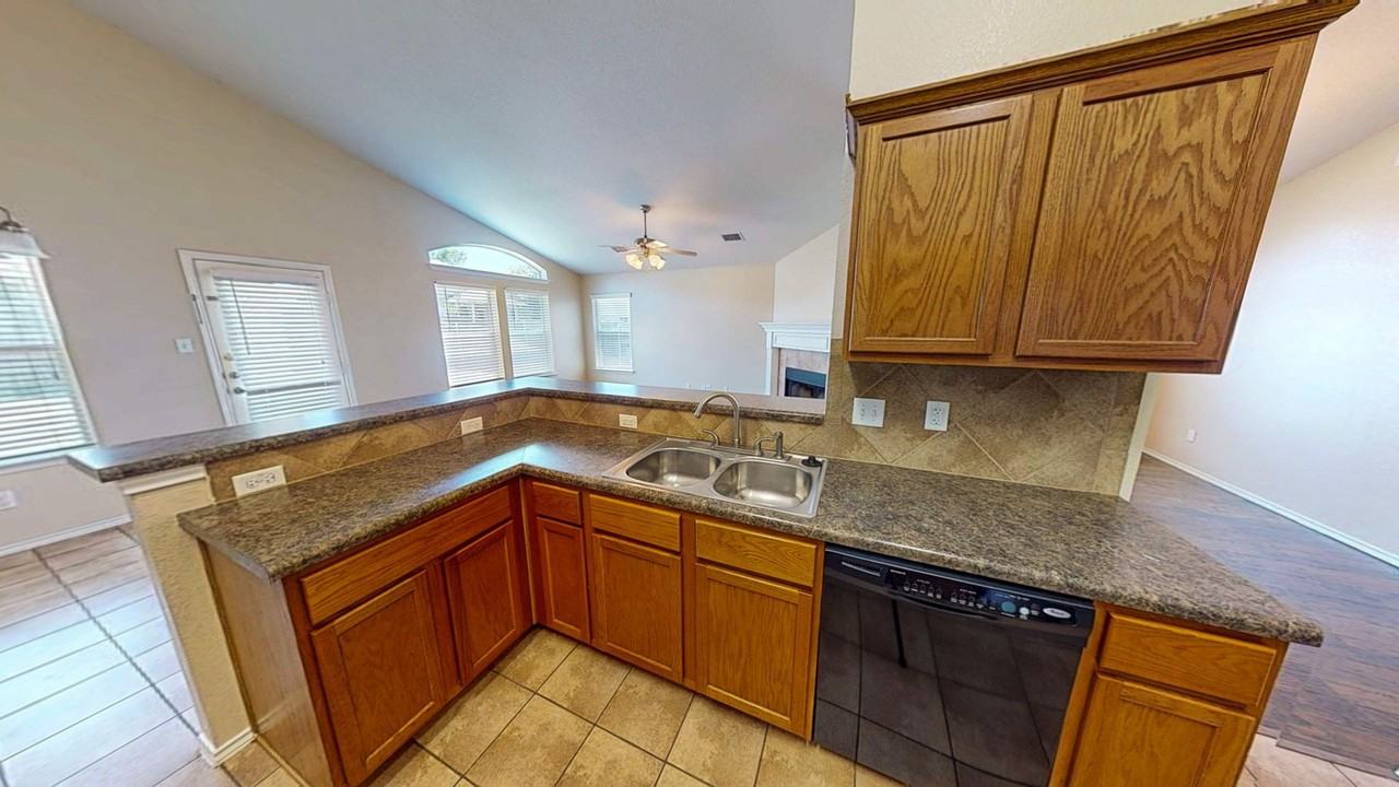 5202 Sydney Harbour Ct - Photo 6 of 18