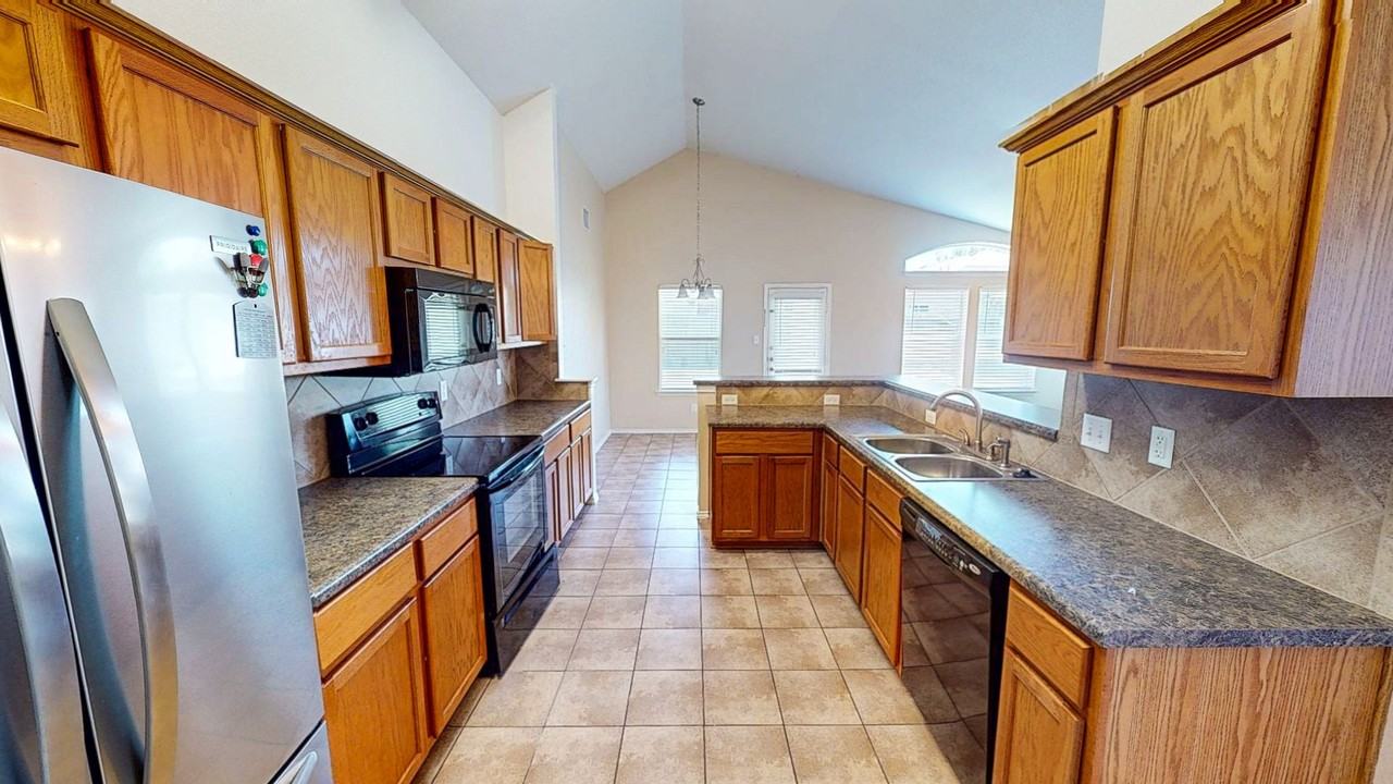 5202 Sydney Harbour Ct - Photo 7 of 18