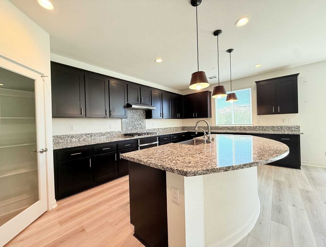 35461 Alexandria Way - Photo 3 of 41