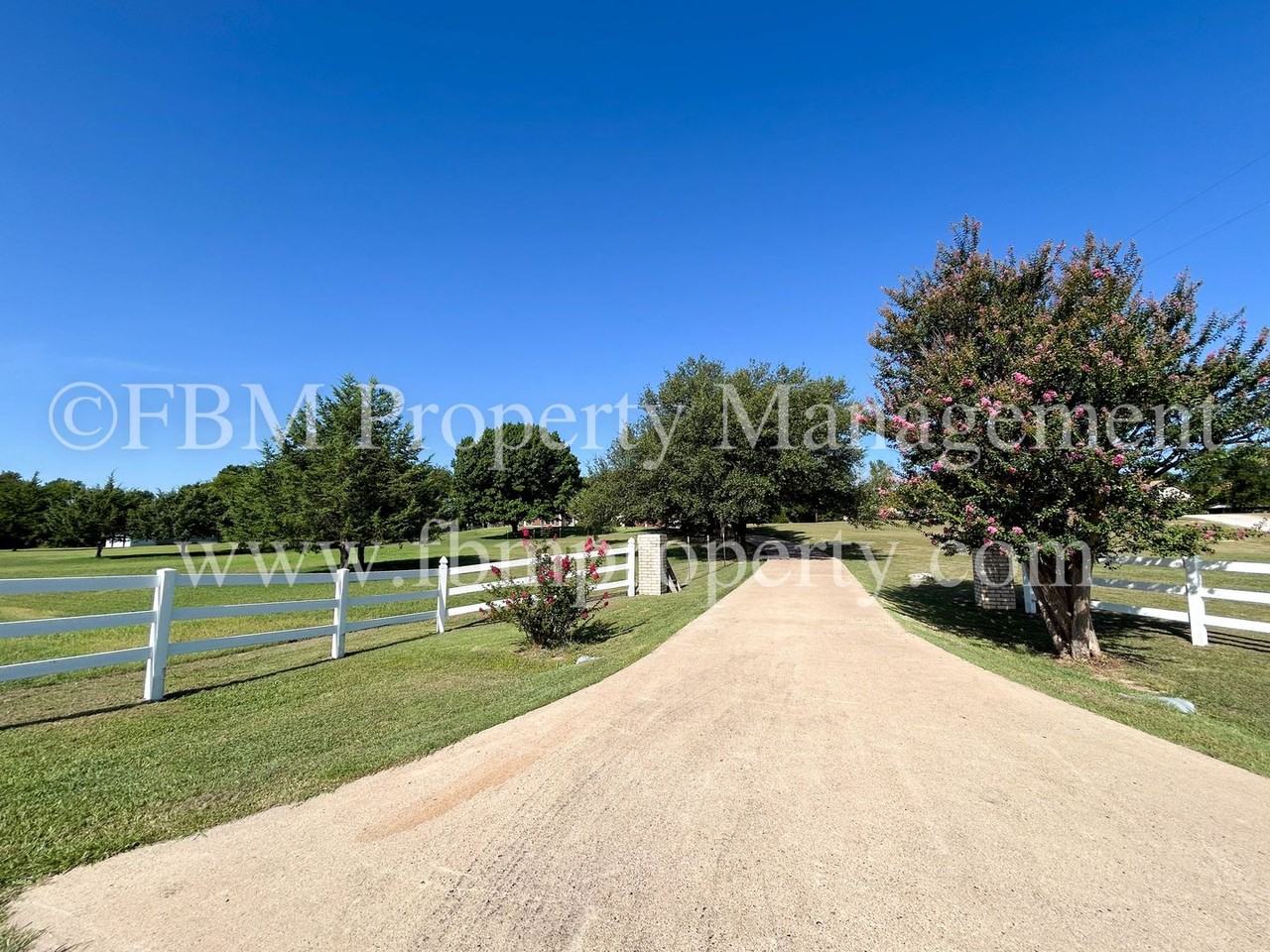 654 S Falling Leaves Dr - Photo 2 of 48