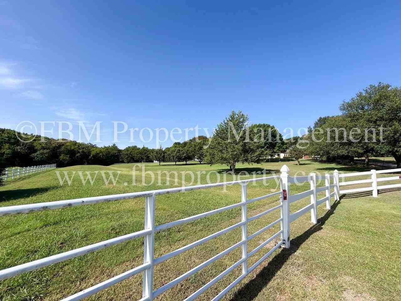 654 S Falling Leaves Dr - Photo 3 of 48