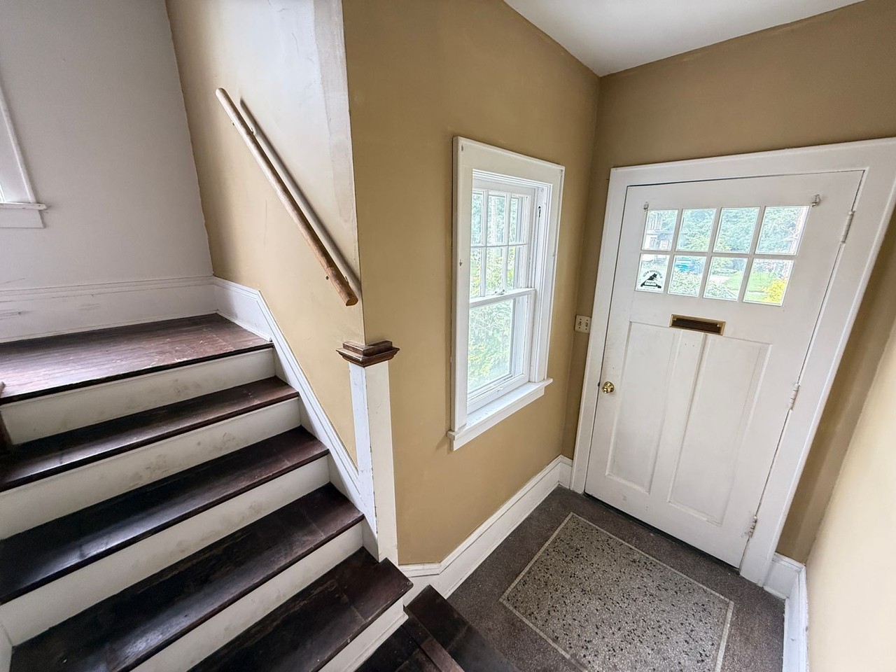 811 2nd St - Photo 3 of 23