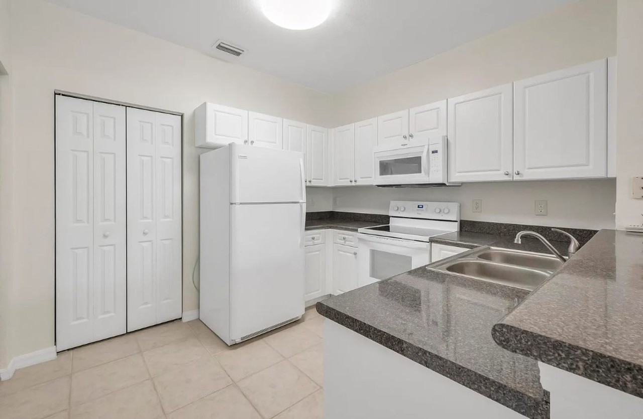 257 Se Kitching Cir - Photo 5 of 23