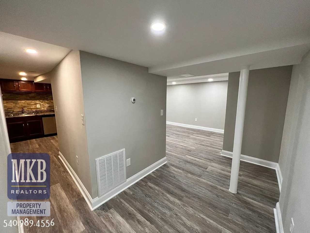 1813 Oxford Avenue Roanoke, VA 24015 - Photo 2 of 10