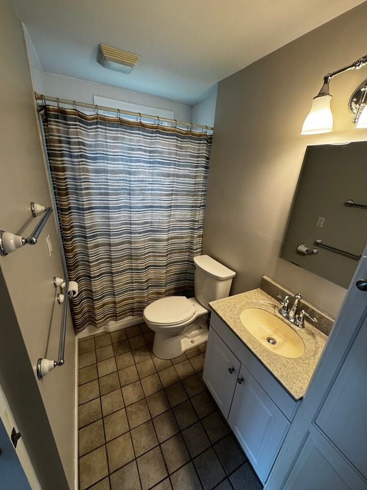 17 Sinai Cir #D7 - Photo 3 of 6