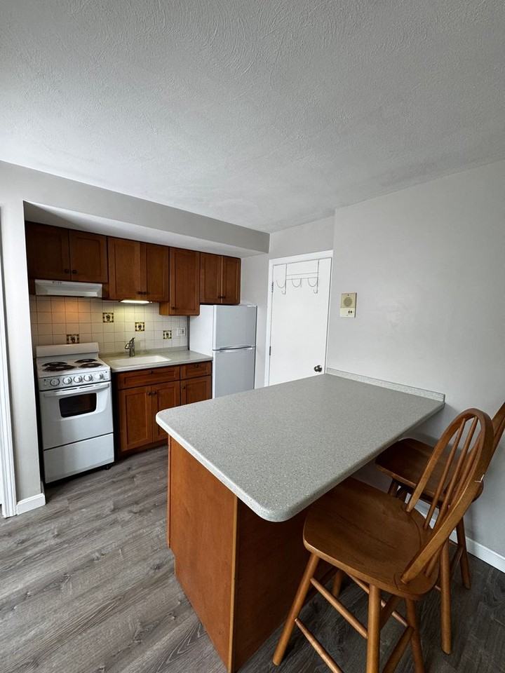 17 Sinai Cir #D7 - Photo 5 of 6