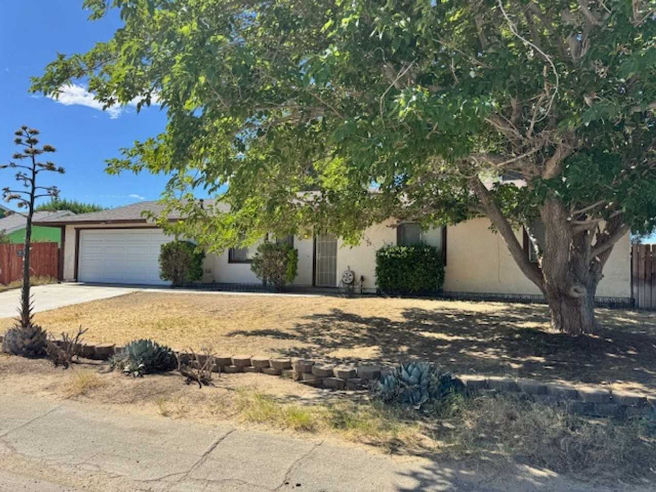 15622 Mossdale Ave - Photo 2 of 9